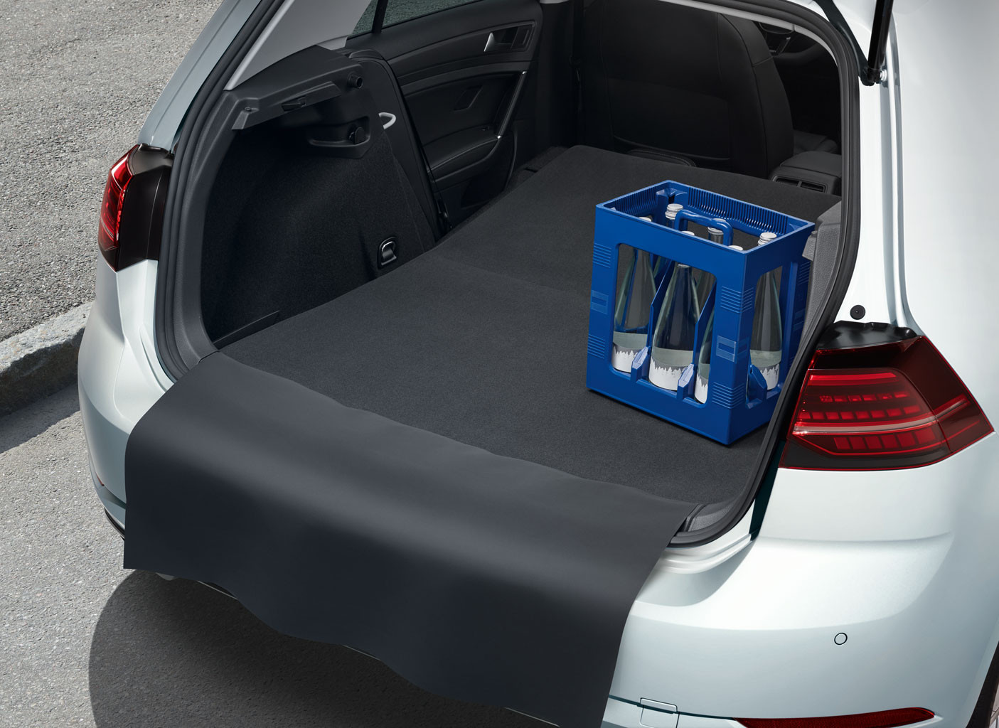 Design Kofferraumwanne passend für Volkswagen Golf VII Schrägheck ab BJ.  11.2012> für oberen (hohen) Ladeboden Kofferraummatte passgenau mit  erhöhtem Rand