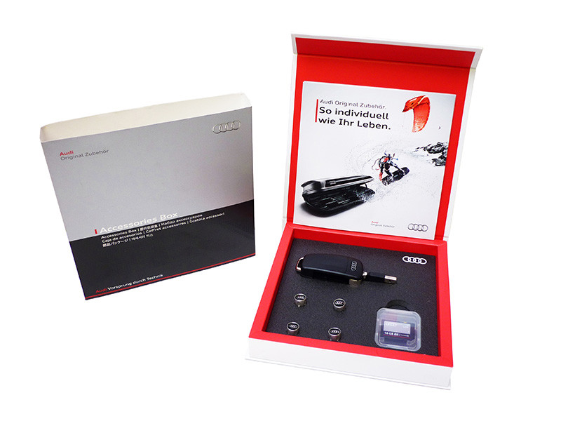 Audi Original Geschenkbox - USB Stick 8 GB SD Karte 16 GB Ventilkappen  Aluminium 8R0063827K