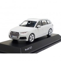 Audi Q7 Modell 2015 Gletscherweiß 1:43 Modellauto 5011407623
