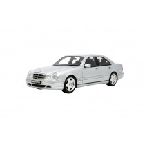 Mercedes-Benz E55 Amg W210 Brilliant Silver 744 2001 1:18 Modellauto OT459