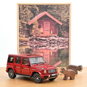 Mercedes Benz G Klasse 2024 Hyazinthrot 1:18 Modellauto Norev 183037