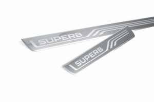 Skoda Superb Einstiegsleisten Set aus Edelstahl mit Schriftzug 3V0071303