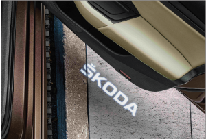 Skoda Karoq Superb Einstiegsleuchte links Schriftzug schmaler Stecker 57A052133