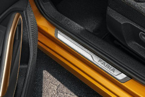 Skoda Fabia Einstiegsleisten Set Alu mit Schriftzug Leisten 6VA071303A