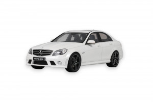 Mercedes Benz C63 AMG Diamond White 2007 1:18 Modellauto GT Spirit GT928