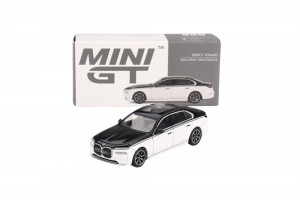 BMW i7 xDrive60 Alpine White / Black Sapphire 1:64 Modellauto Mini GT MGT00959
