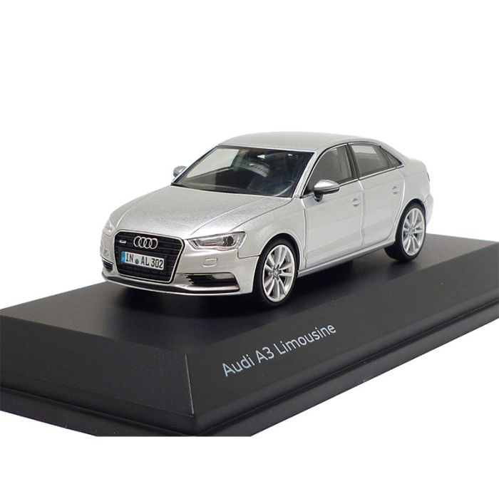 Audi A3 Limousine Eissilber 1:43 Modellauto