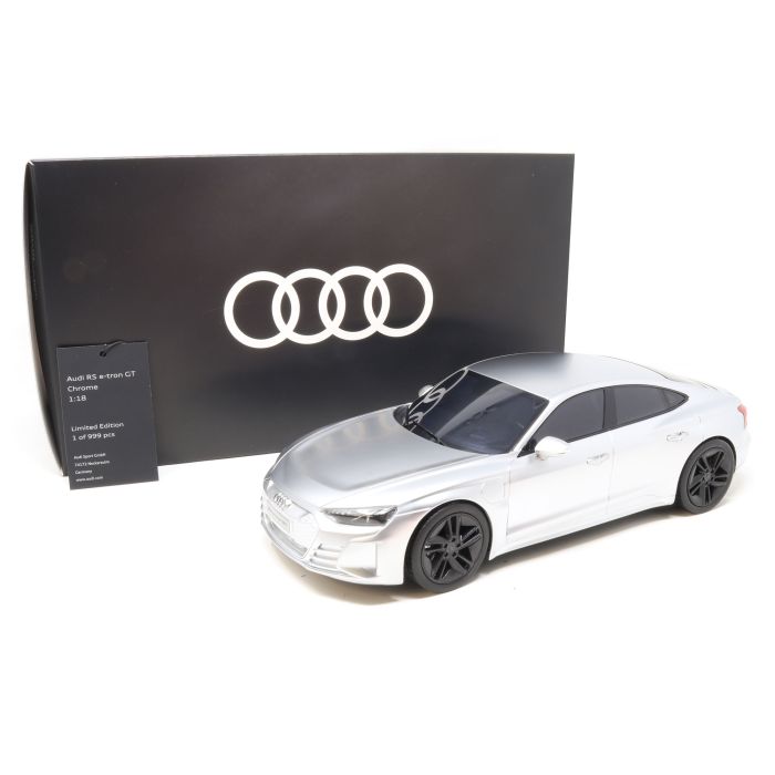 Original Audi RS e-tron GT 1:18 Modellauto Matt Verchromt Miniatur 1/18 Chrom