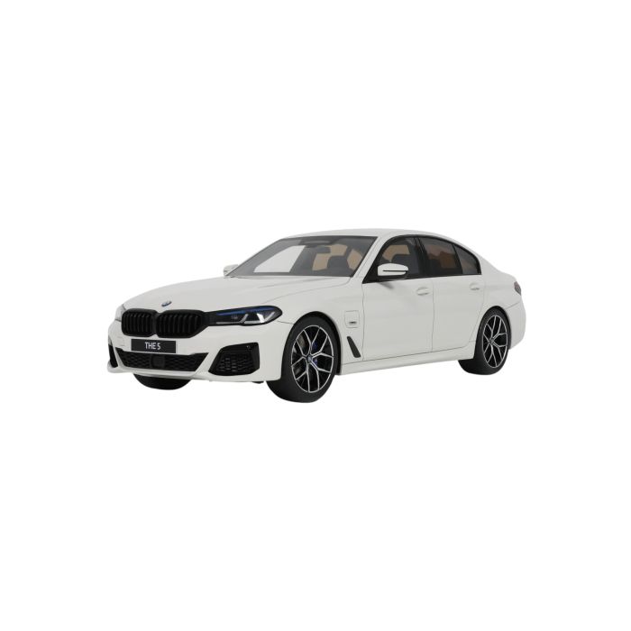 BMW 545E X Drive Saloon M Sport Alpine White III 2023 1:18 Modellauto GT496