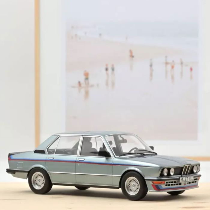 BMW M535i 1:18 Modellauto Miniatur 1/18 Blau Metallic Blue 1980 Norev 183290