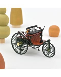 Benz Patent-Motorwagen 1886 Gr&uuml;n 1:18 