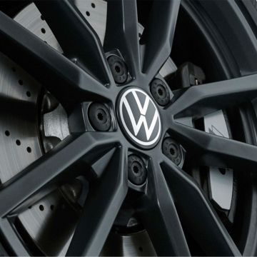 Dynamische Nabenkappen VW mit stehendem neuem Logo im Fahrbetrieb 000071213D Deckel