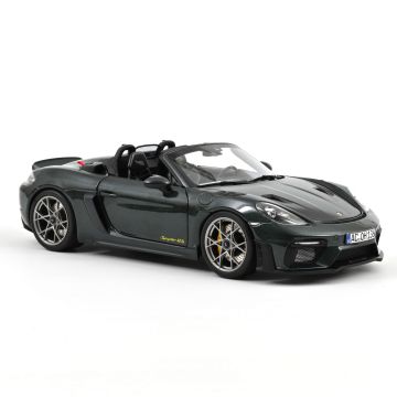 Porsche 718 Spyder RS mit Weissachpaket 2023 Tannengrün 1:18 Norev 187272