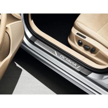 Skoda Octavia Einstiegsleisten Set Edelstahl mit Schriftzug 5E0071303A